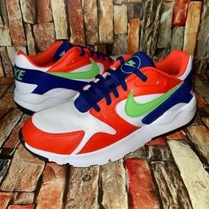 Nike women’s sneakers size 7.5 lightweight tennis